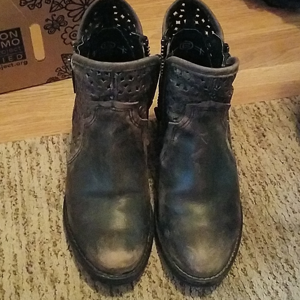 Circle G Black Ankle Boots